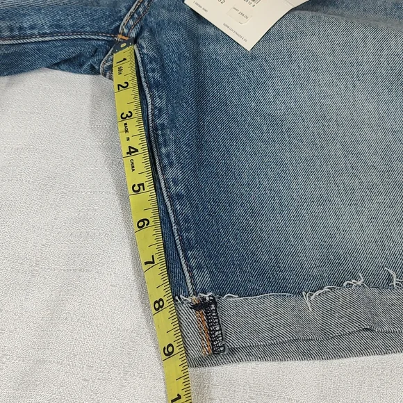 Levi Premium Jean Denim Bermuda Shorts Button and Zipper Closer Size 32 NWT - Picture 9 of 10